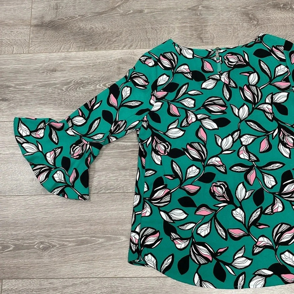 NWOT Apt. 9 3/4 Bell Sleeve Blouse Green Floral Print S - Picture 13 of 15